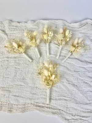 Boutonnieres for the groom's friends "Snow-white luxury"  101587 фото